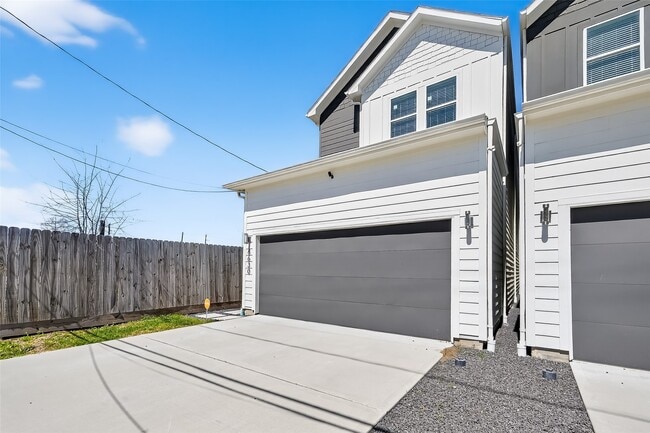 Building Photo - 6630 Highrock Rd