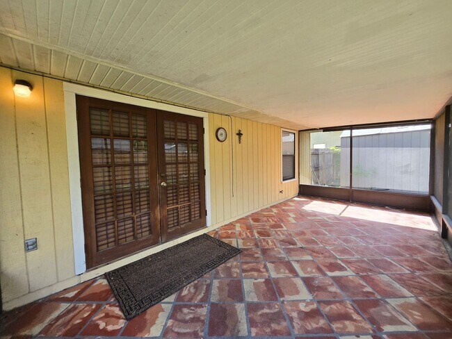 Building Photo - Springtree - Beautiful, spacious home