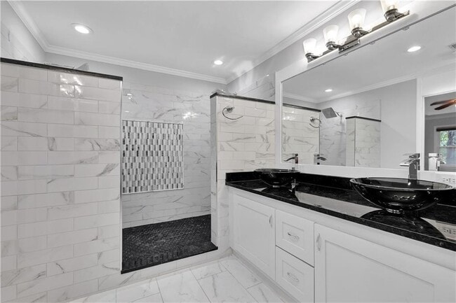 Building Photo - 4825 Chesterfield Ct