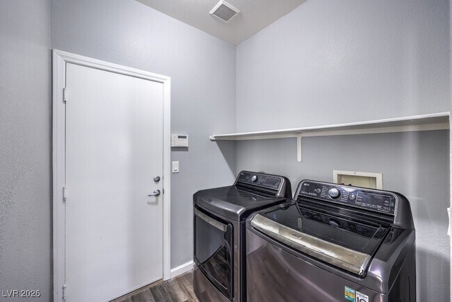 Building Photo - 9758 Vista Crest Ave