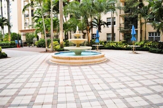 Building Photo - 1801 N Flagler Dr