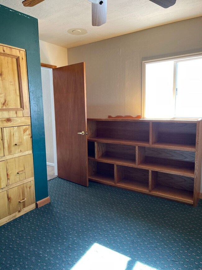 Building Photo - 3 bedroom 1.5 bath with a Large Detached Garage