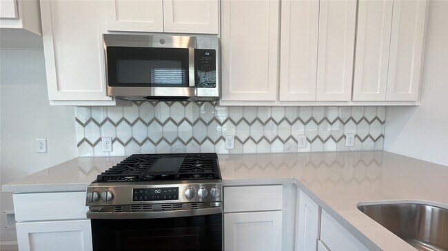 Building Photo - 27114 Cutleaf Daisy Ct