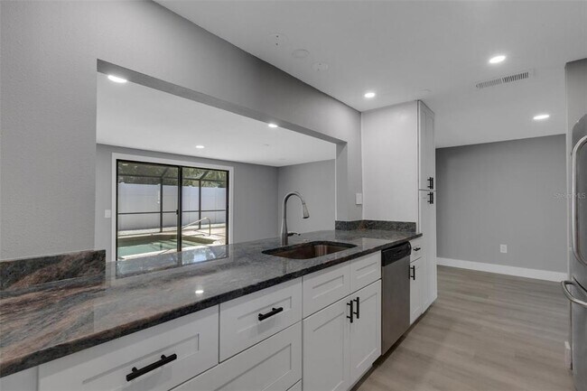 Building Photo - 4645 Hunter Ridge Dr