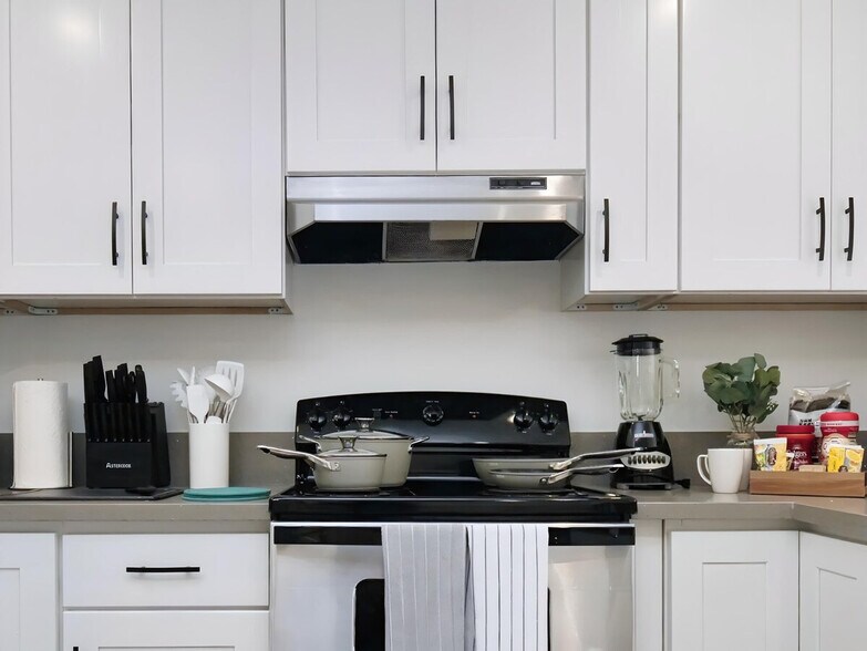 Building Photo - 4240 Camden Ave