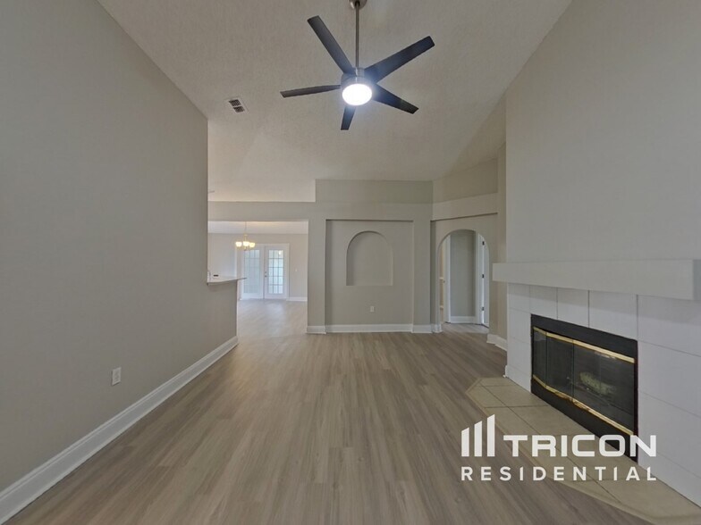 Building Photo - 1656 Dartmouth Dr