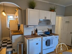 Building Photo - 81 Gladstone St