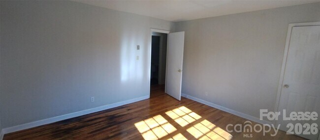 Building Photo - 2667 Dr Carver Rd
