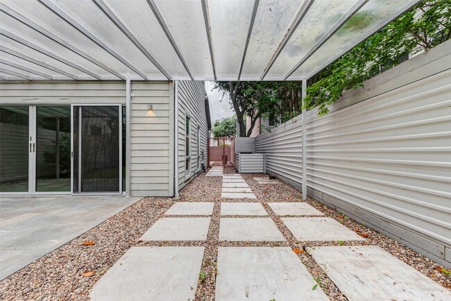 Building Photo - 1222 Marconi St