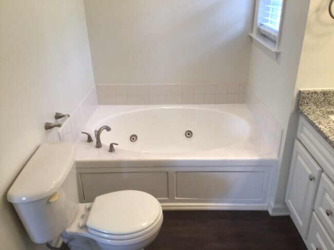 Building Photo - 6682 Knob Hill Ct