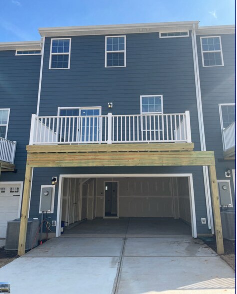 Building Photo - 2132 Autumn Cyprus Ave