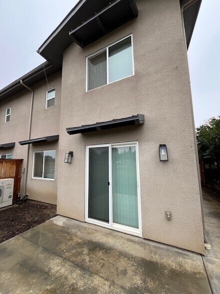 Building Photo - 2029 W Corvina Ave