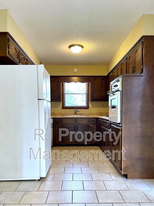 Building Photo - 421 Griffon Dr