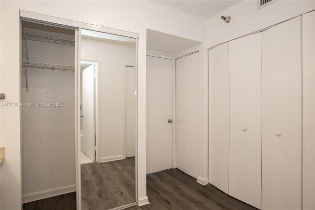 Building Photo - 20505 E Country Club Dr