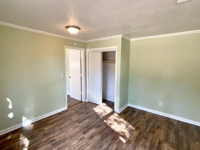 Building Photo - Updated home in Augusta