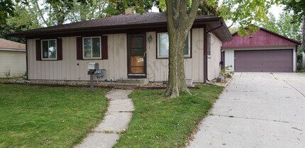 Building Photo - Desirable Southside Location!