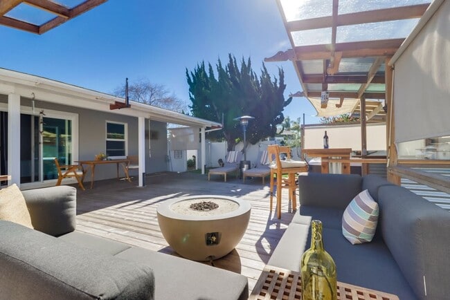 Building Photo - ***VACATION HOME AVAILABLE FROM FEBRUARY 1ST- OCTOBER 31ST*** MONTH TO MONTH