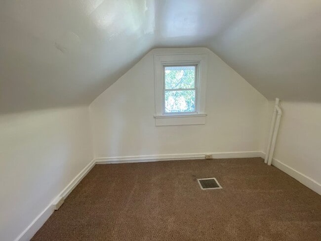 Building Photo - Welcoming 5BR/3BA with Dining Room & Laundry—Minutes to UA and Downtown