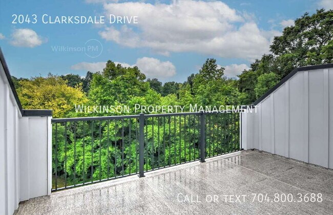 Building Photo - 2043 Clarksdale Dr