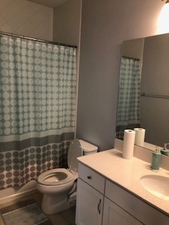 Building Photo - PRATICALLY BRAND NEW HOME IN GATED COMMUNITY!