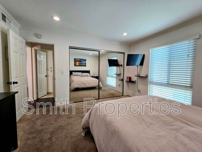 Building Photo - 320 Hermosa Ave