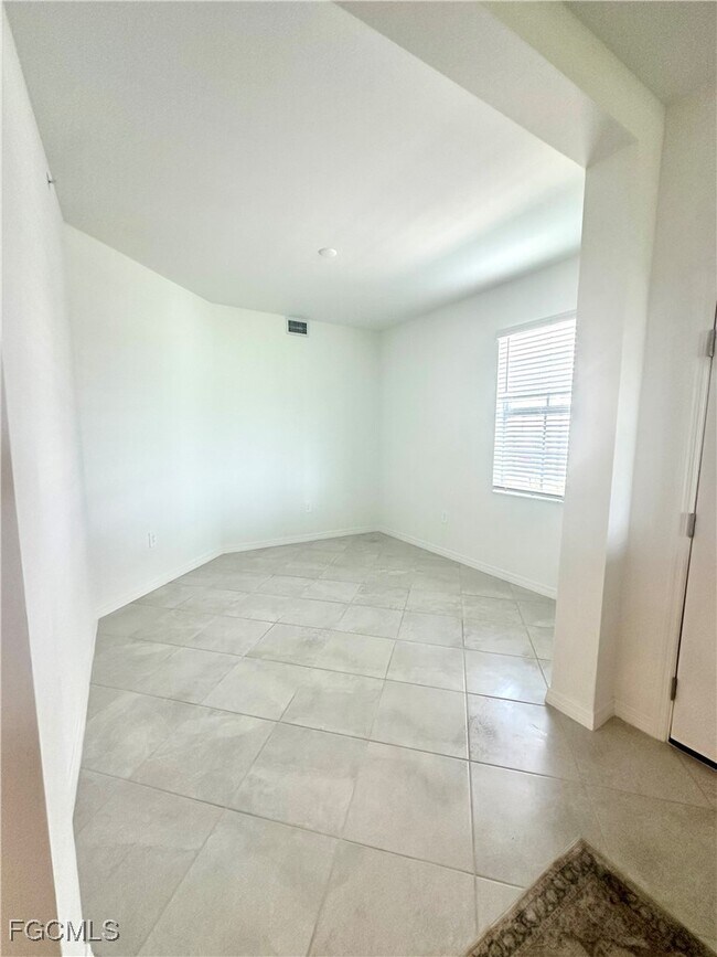 Building Photo - 20610 Hazelnut Ct