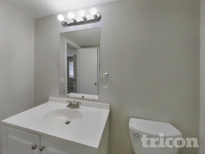 Building Photo - 5503 Jumada Cir