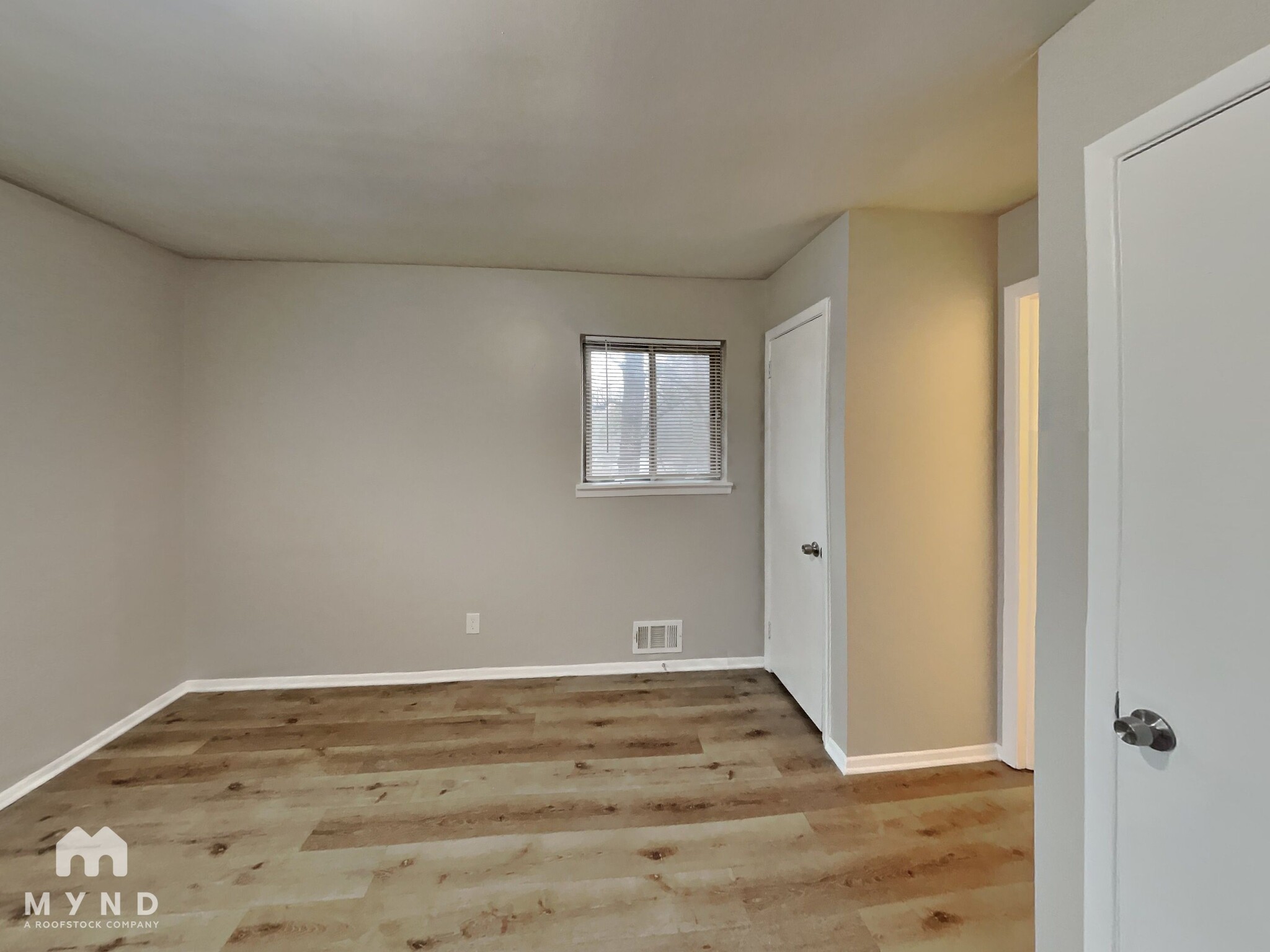 Building Photo - 5465 Deerfield Trail