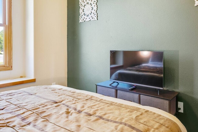 Building Photo - 2416 S Tiger Lily Dr