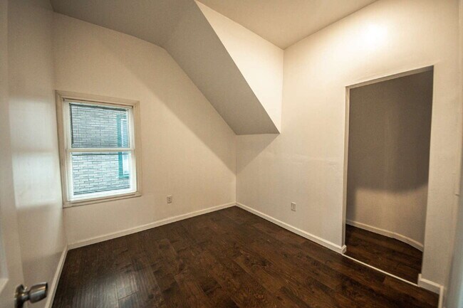 Building Photo - Multi-unit Building