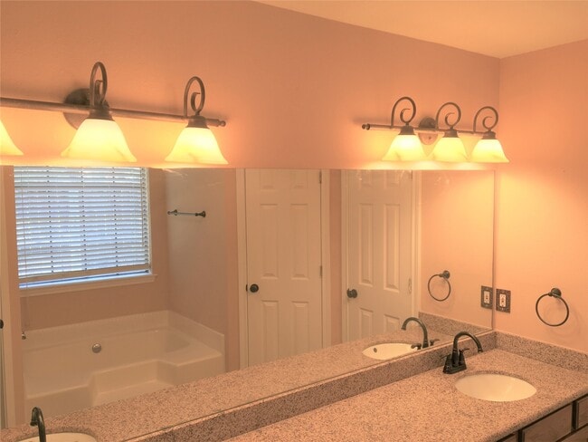 Building Photo - 12944 Orion Ct E