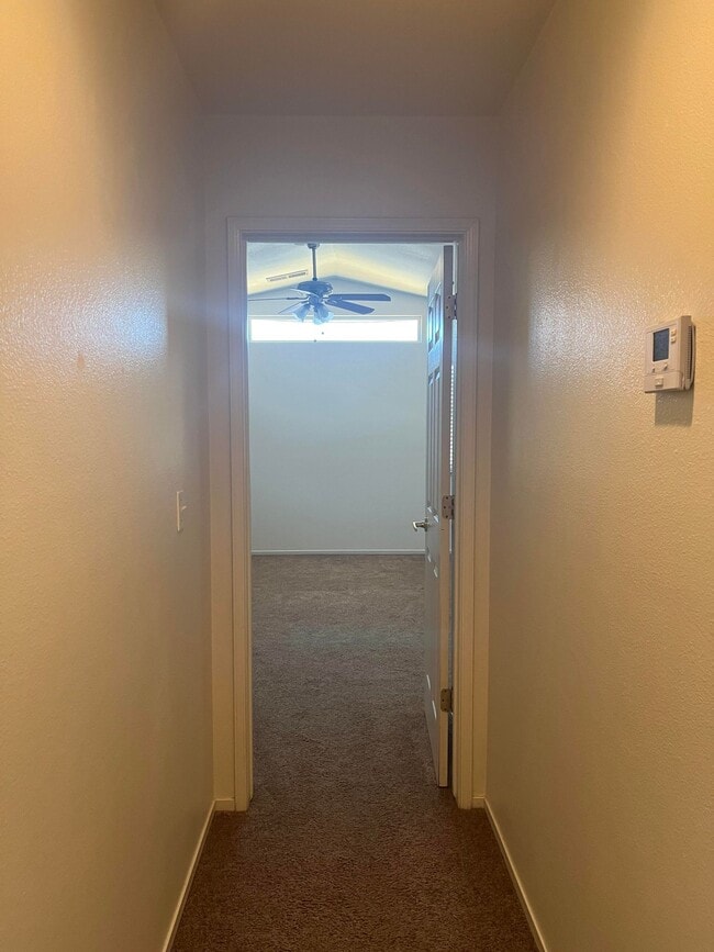 Building Photo - 950 Geneva Dr