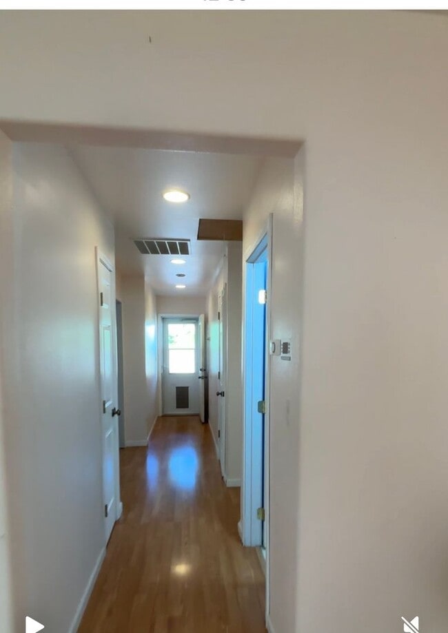 Building Photo - Large Lot Near Downtown Hillsboro