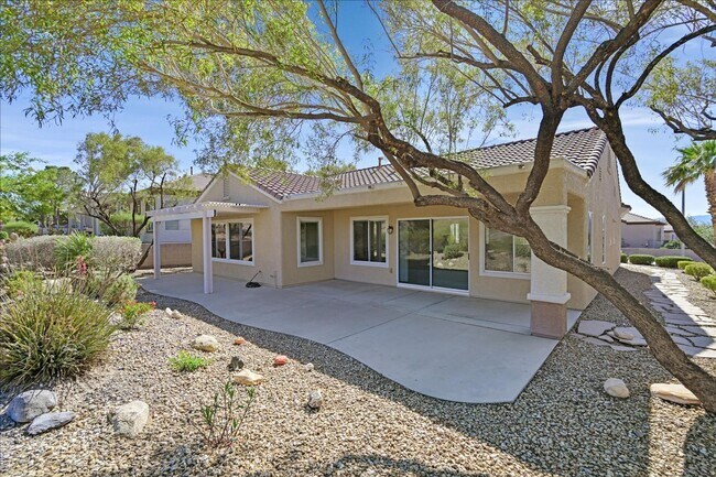 Building Photo - Golf Course Views in Sun City Anthem!  Age...