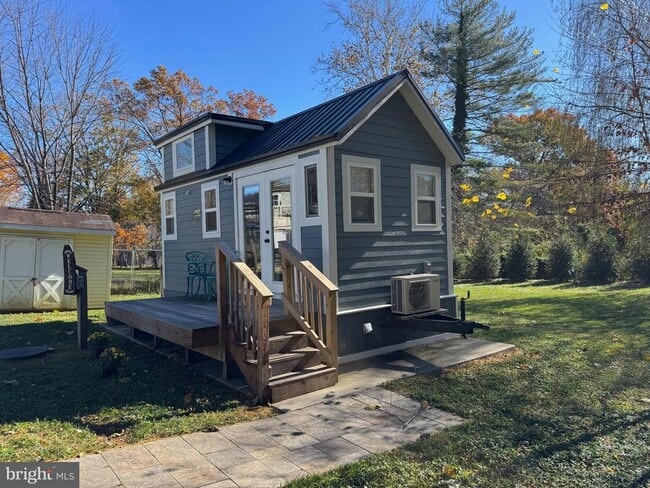 Building Photo - 12 W Loudoun St