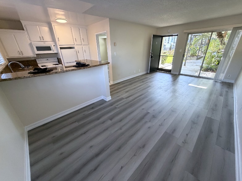 Building Photo - 931 W 19th St