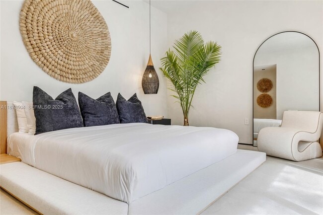 Building Photo - 1000 NW 9th Ct