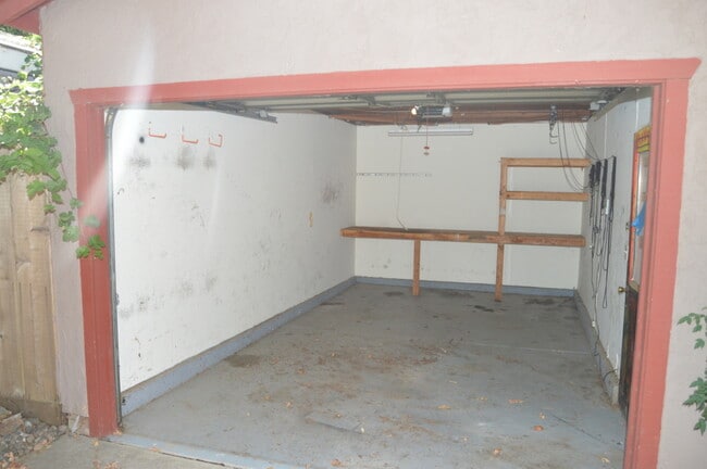 Building Photo - 20 Fairgate Ln