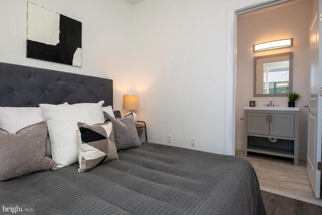 Primary Photo - 818 Bladensburg Rd NE