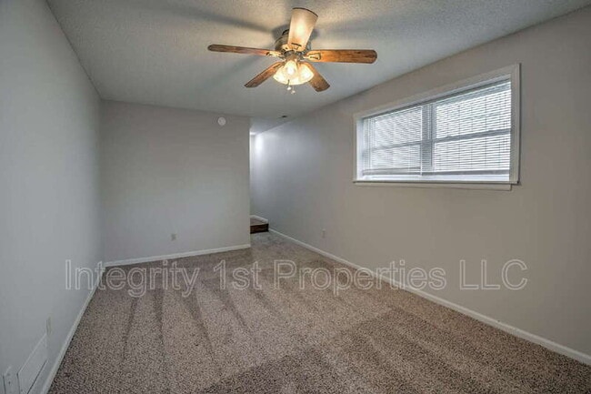 Building Photo - 8635 N Hull Ave