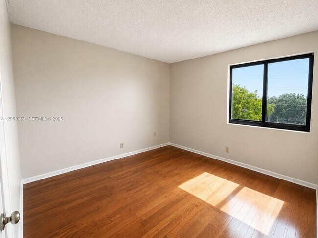 Building Photo - 3700 N Pine Island Rd