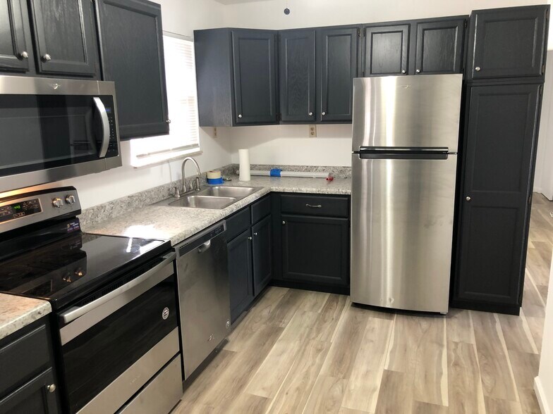 Building Photo - 630 S 4th St