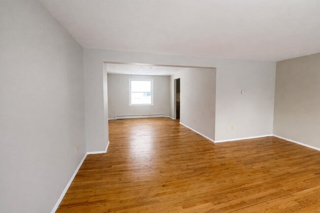 Building Photo - House for rent