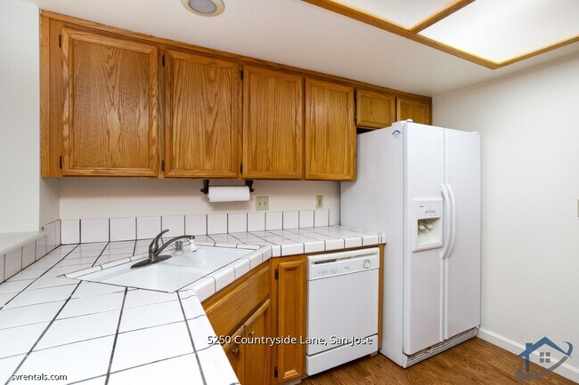 Building Photo - 5250 Countryside Ln