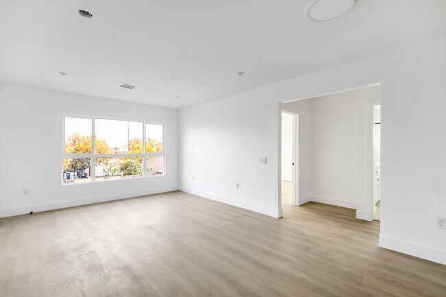 Interior Photo - Modern 1 & 2 Beds in Vibrant Hollywood: 5606 Lexington Offers Gated Entry & In-Unit Laundry!