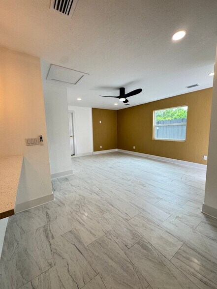 Building Photo - 8319 Jana Dr