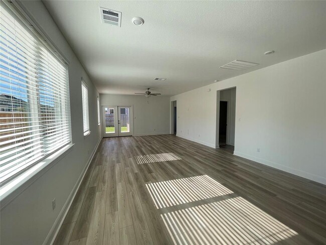 Building Photo - 544 Bauer Lp