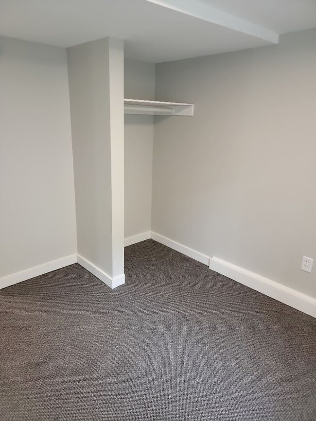 Building Photo - AVAILABLE JUNE 1st 2026 - Fantastic Newly Renovated 5 Bed 2 Bath Home w/ Garage