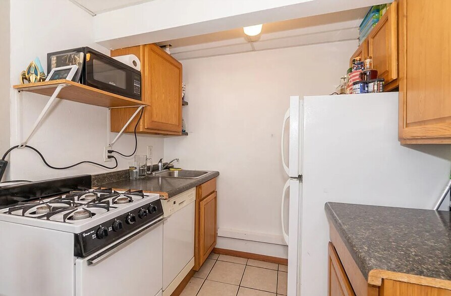 Building Photo - 2303 Olive St