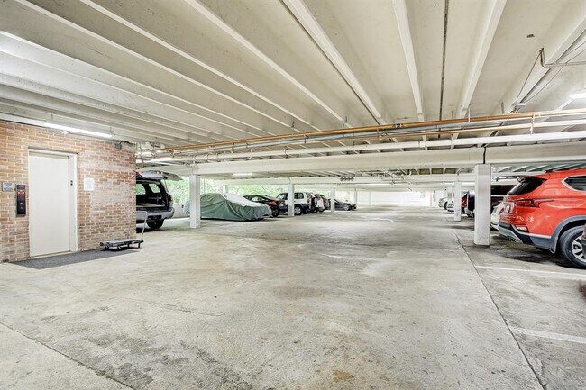 Building Photo - 6595 Bayou Glen Rd